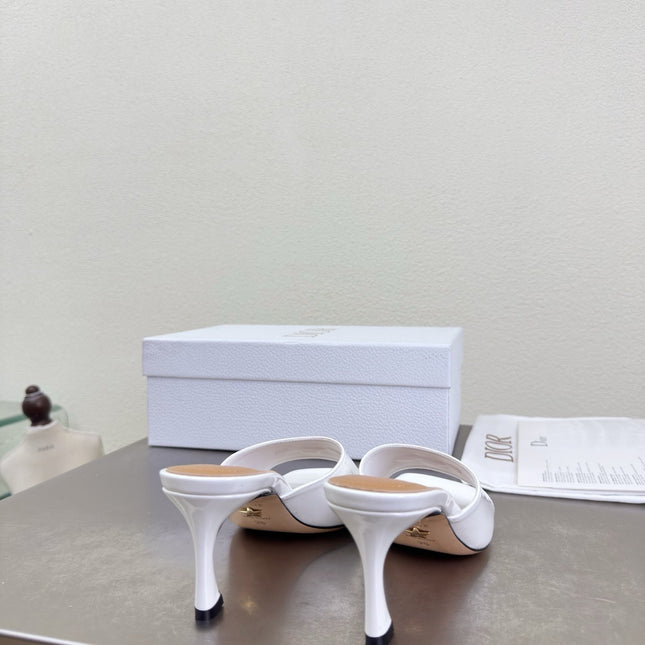 DIOR 26S KITTEN HEEL MULE SANDALS IN WHITE PATENT CALFSKIN WITH LOGO