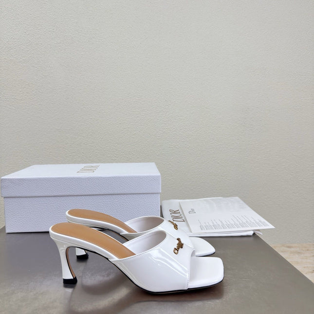DIOR 26S KITTEN HEEL MULE SANDALS IN WHITE PATENT CALFSKIN WITH LOGO