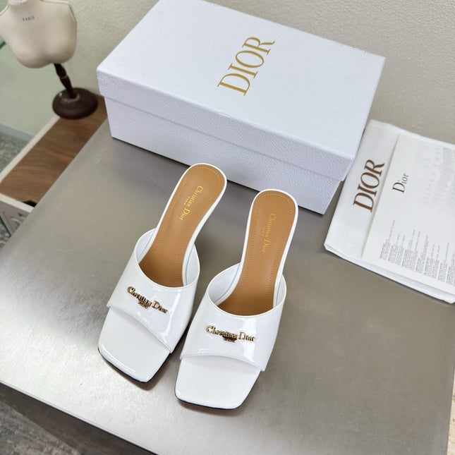 DIOR 26S KITTEN HEEL MULE SANDALS IN WHITE PATENT CALFSKIN WITH LOGO