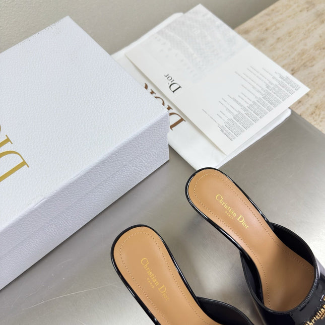 DIOR 26S KITTEN HEEL MULE SANDALS IN BLACK PATENT CALFSKIN WITH LOGO