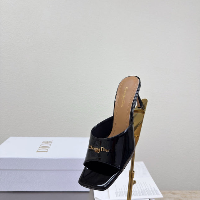 DIOR 26S KITTEN HEEL MULE SANDALS IN BLACK PATENT CALFSKIN WITH LOGO
