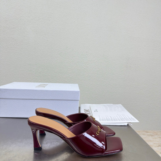 DIOR 26S KITTEN HEEL MULE SANDALS IN BURGUNDY RED PATENT CALFSKIN WITH LOGO