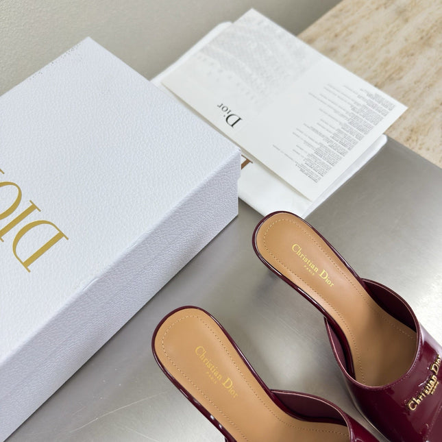 DIOR 26S KITTEN HEEL MULE SANDALS IN BURGUNDY RED PATENT CALFSKIN WITH LOGO