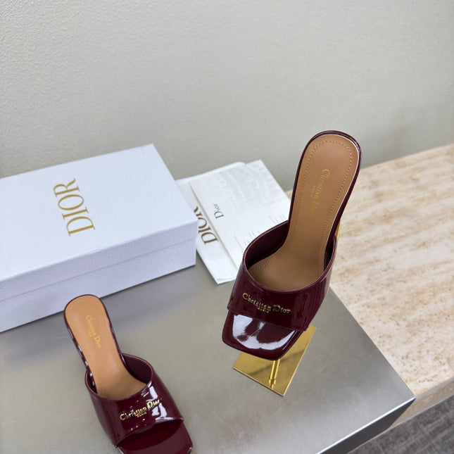 DIOR 26S KITTEN HEEL MULE SANDALS IN BURGUNDY RED PATENT CALFSKIN WITH LOGO