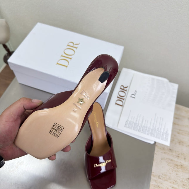 DIOR 26S KITTEN HEEL MULE SANDALS IN BURGUNDY RED PATENT CALFSKIN WITH LOGO