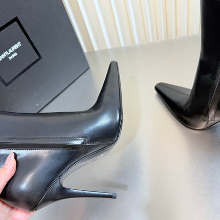 YSL 26S POINTED-TOE HEELED BOOTS 105 MM IN BLACK SHINY CALFSKIN