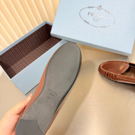PRADA 26S CLASSIC LOAFERS IN CAMEL BROWN LAMBSKIN
