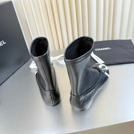 CHANEL 26S ANKLE BOOTS IN BLACK CALFSKIN SQUARE TOE