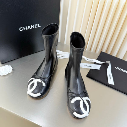 CHANEL 26S ANKLE BOOTS IN BLACK CALFSKIN SQUARE TOE