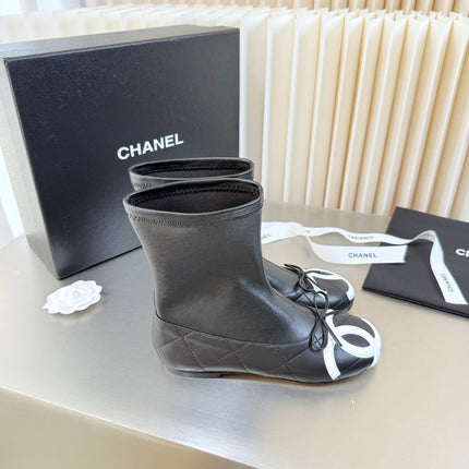 CHANEL 26S ANKLE BOOTS IN BLACK CALFSKIN SQUARE TOE