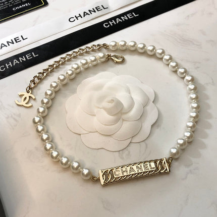 CHANEL 26S CHANEL LETTER CRYSTAL BAR PEARL NECKLACE IN GOLD METAL 631883
