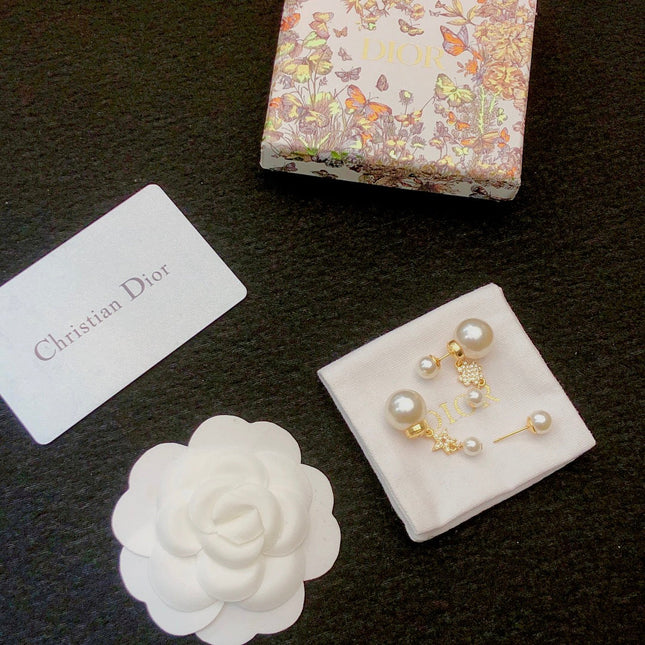 CD 26S PEARL STAR & FLOWER DROP EARRINGS IN GOLD TONE METAL WITH CRYSTAL 631008
