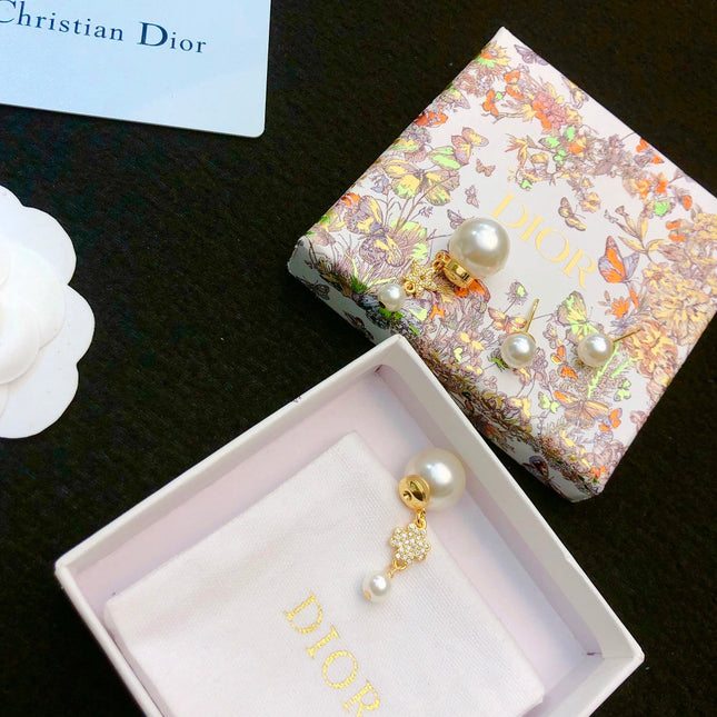 CD 26S PEARL STAR & FLOWER DROP EARRINGS IN GOLD TONE METAL WITH CRYSTAL 631008