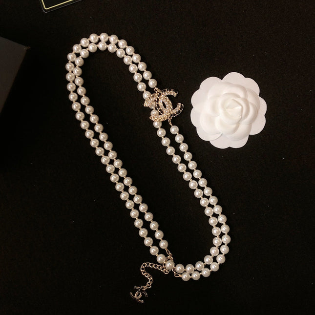 CHANEL 26S DOUBLE C LOGO PEARL LAYERED NECKLACE WITH CRYSTAL CC DETAIL IN GOLD METAL 631831