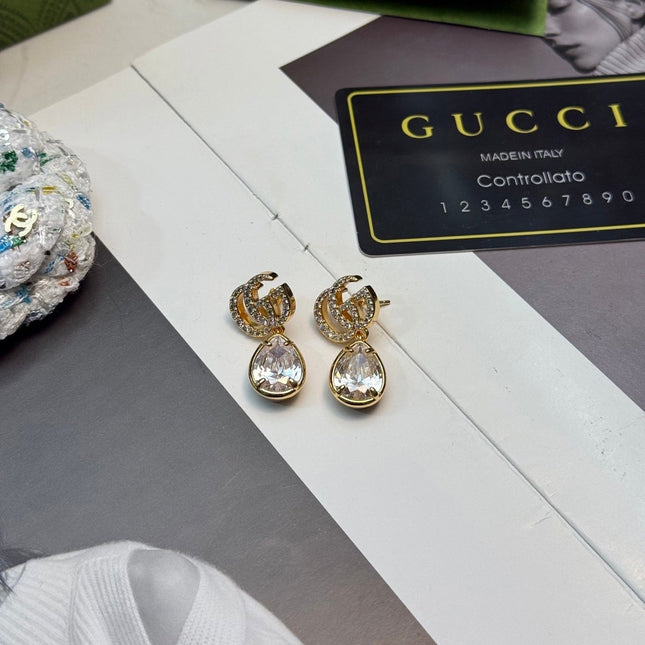 GUCCI 26S INTERLOCKING GG CRYSTAL TEARDROP EARRINGS IN GOLD TONE METAL 621443