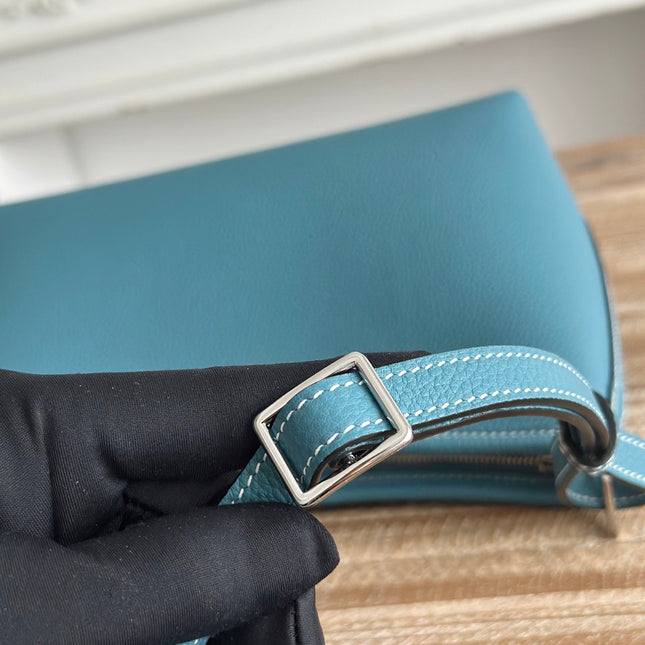 HM 25S BERLINGOT 24 CM IN TEAL BLUE LAMBSKIN