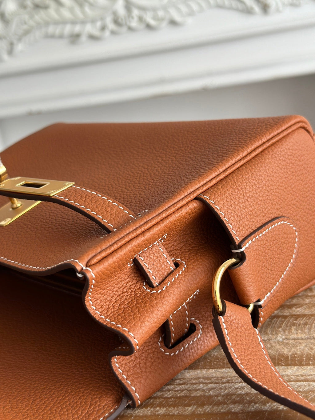 HM 25S KELLY MESSENGER 25 CM IN CARAMEL BROWN TOGO WITH GOLD HARDWARE