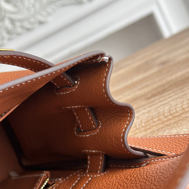 HM 25S KELLY MESSENGER 25 CM IN CARAMEL BROWN TOGO WITH GOLD HARDWARE