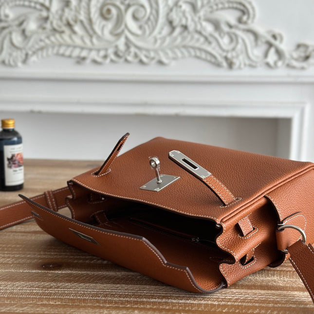 HM 25S KELLY MESSENGER 25 CM IN CARAMEL BROWN TOGO WITH SILVER HARDWARE