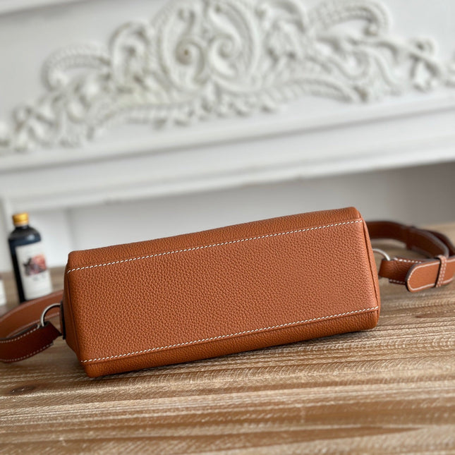 HM 25S KELLY MESSENGER 25 CM IN CARAMEL BROWN TOGO WITH SILVER HARDWARE