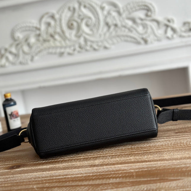 HM 25S KELLY MESSENGER 25 CM IN BLACK TOGO WITH GOLD HARDWARE