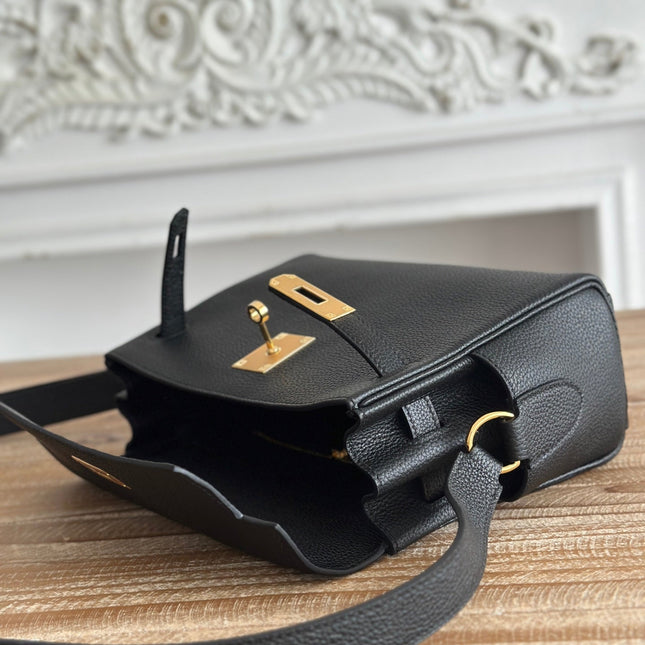 HM 25S KELLY MESSENGER 25 CM IN BLACK TOGO WITH GOLD HARDWARE