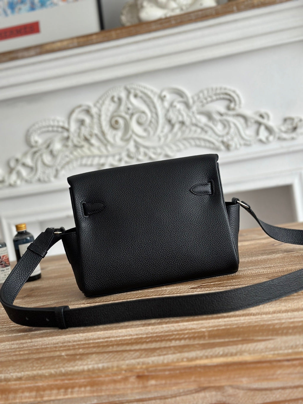 HM 25S KELLY MESSENGER 25 CM IN BLACK TOGO WITH SILVER HARDWARE