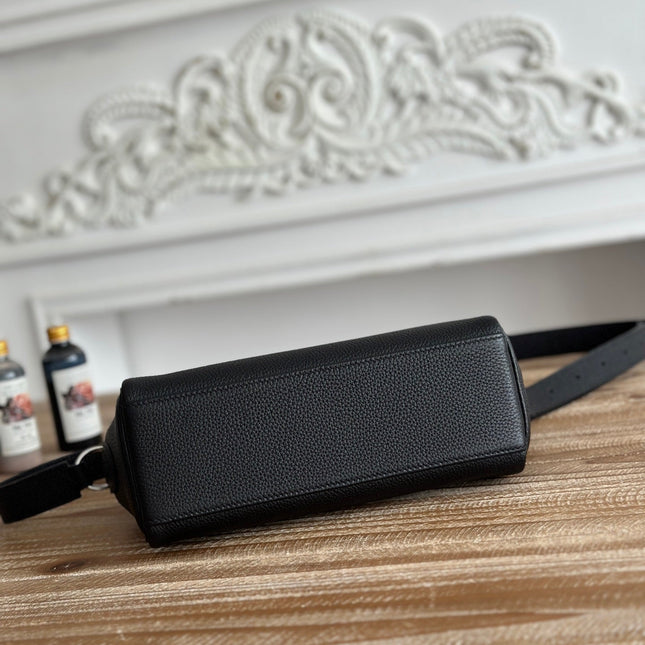 HM 25S KELLY MESSENGER 25 CM IN BLACK TOGO WITH SILVER HARDWARE