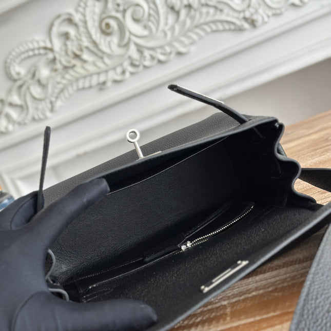 HM 25S KELLY MESSENGER 25 CM IN BLACK TOGO WITH SILVER HARDWARE