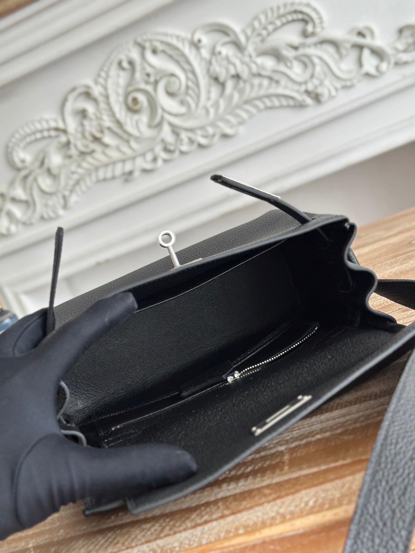 HM 25S KELLY MESSENGER 25 CM IN BLACK TOGO WITH SILVER HARDWARE