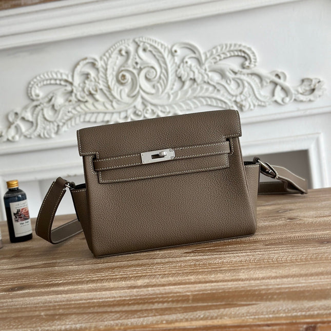 HM 25S KELLY MESSENGER 25 CM IN TAUPE BROWN TOGO WITH SILVER HARDWARE