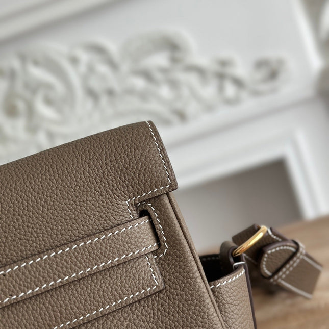 HM 25S KELLY MESSENGER 25 CM IN TAUPE BROWN TOGO WITH GOLD HARDWARE