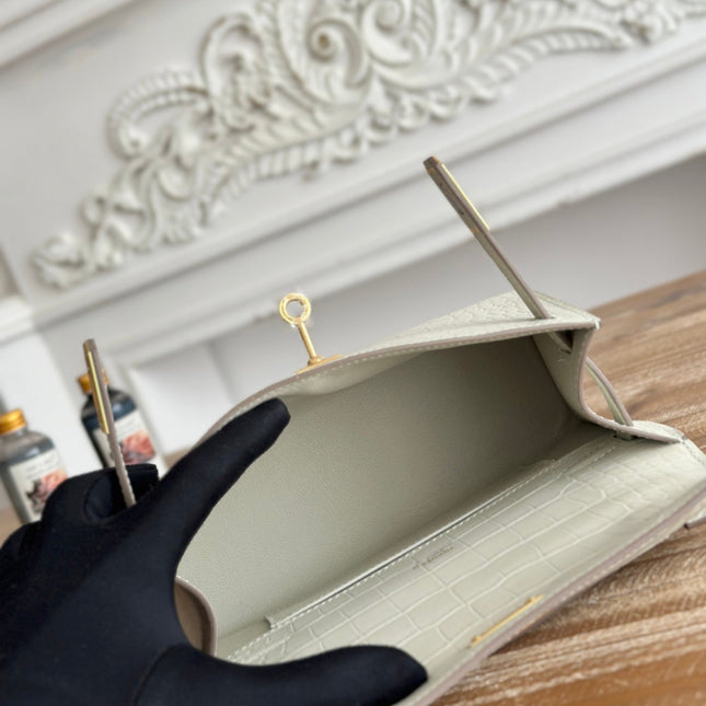 HM 25S KELLY MINI 22 CM IN CREAM WHITE LAMBSKIN WITH CROCODILE EMBOSSING AND GOLD HARDWARE