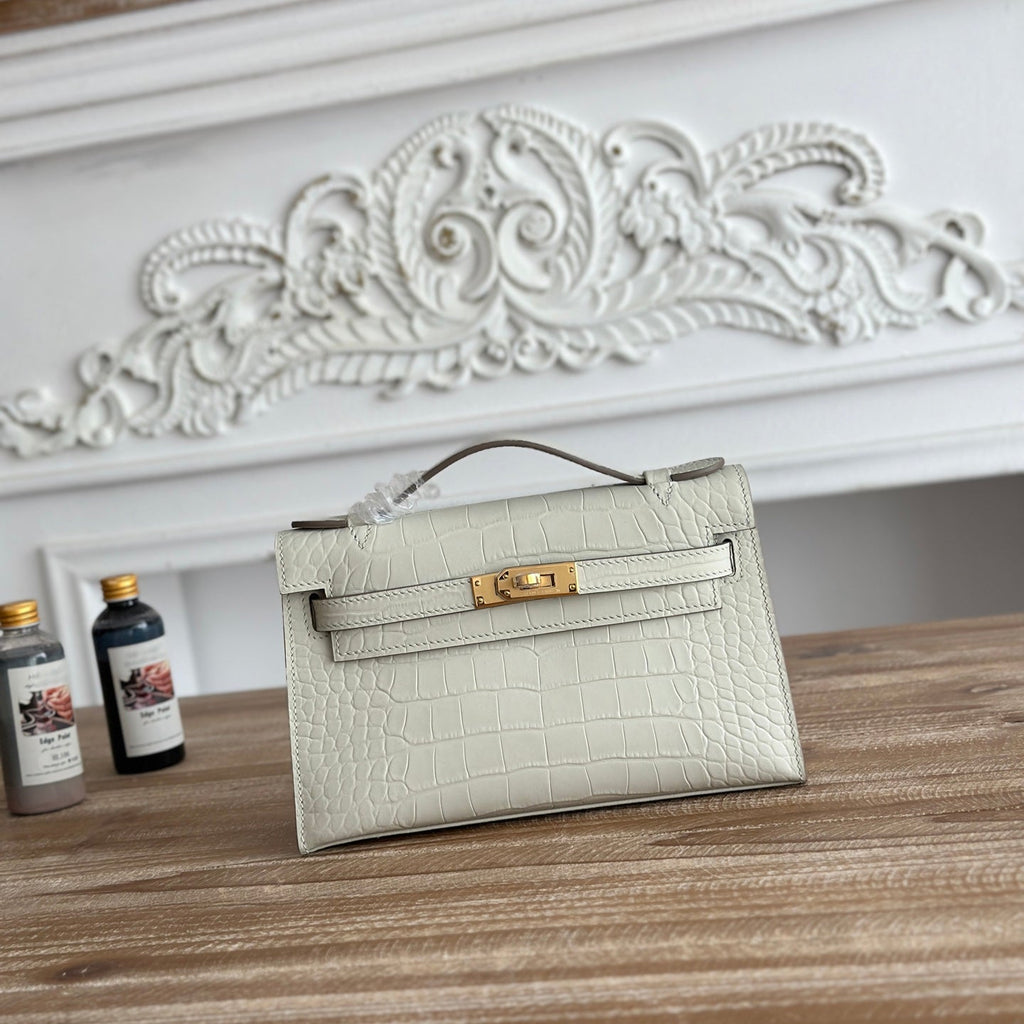 HM 25S KELLY MINI 22 CM IN CREAM WHITE LAMBSKIN WITH CROCODILE EMBOSSING AND GOLD HARDWARE