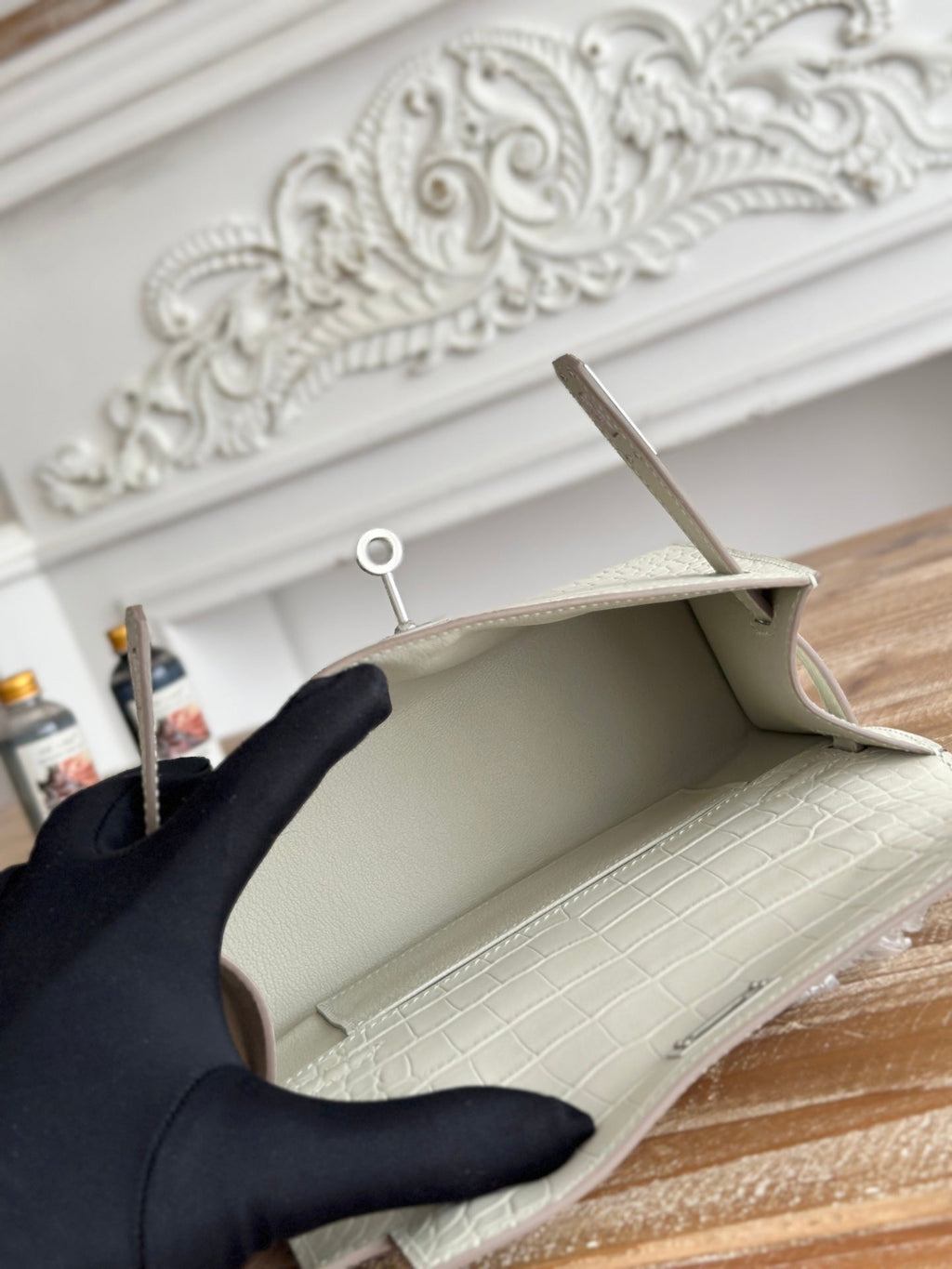 HM 25S KELLY MINI 22 CM IN CREAM WHITE LAMBSKIN WITH CROCODILE EMBOSSING AND SILVER HARDWARE
