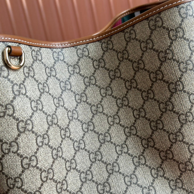 GUCCI EMBLEM BAG 25 IN BEIGE AND BROWN CANVAS