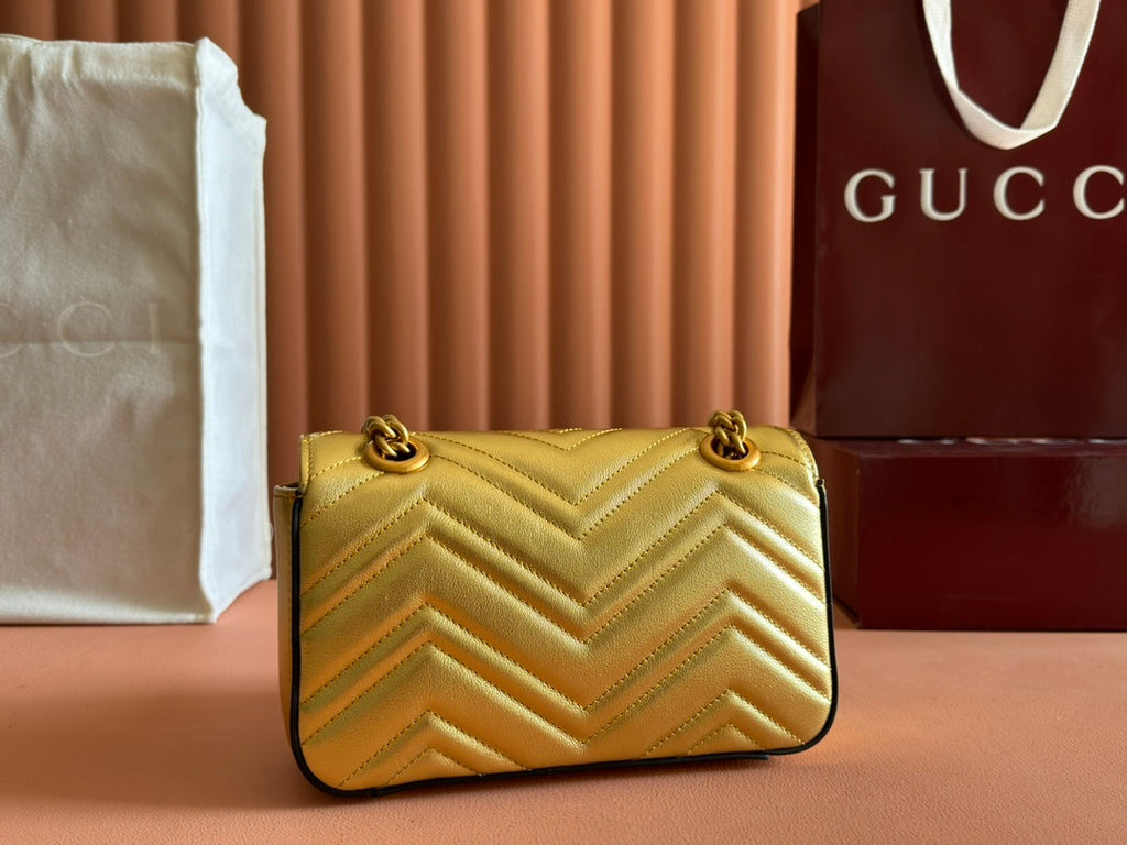 MARMONT MEDIUM SHOUDER BAG 23 IN YELLOW GLOSSY CALFSKIN
