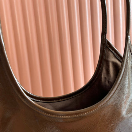 IVY 40 TOTE IN BROWN PATENT CALFSKIN GOLD HARDWARE