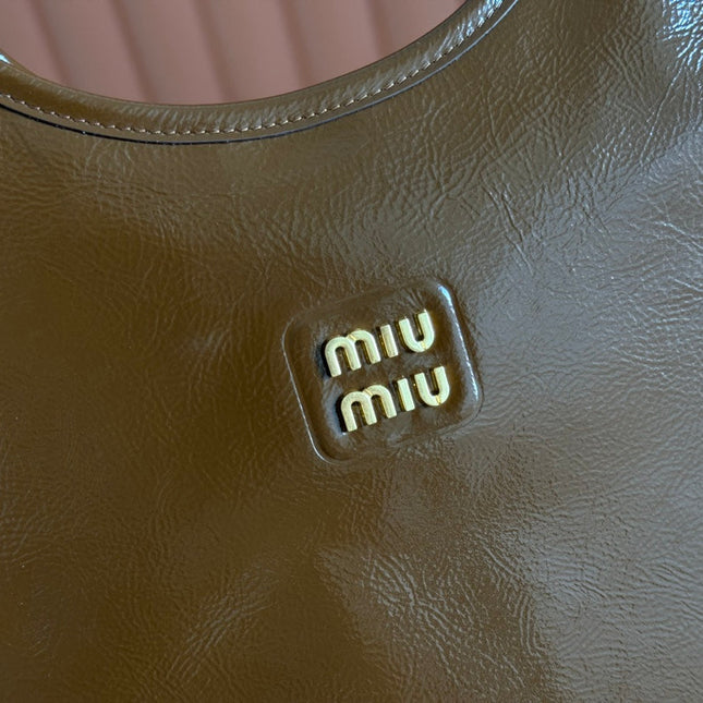 IVY 40 TOTE IN BROWN PATENT CALFSKIN GOLD HARDWARE