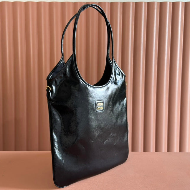IVY 40 TOTE IN BLACK PATENT CALFSKIN GOLD HARDWARE