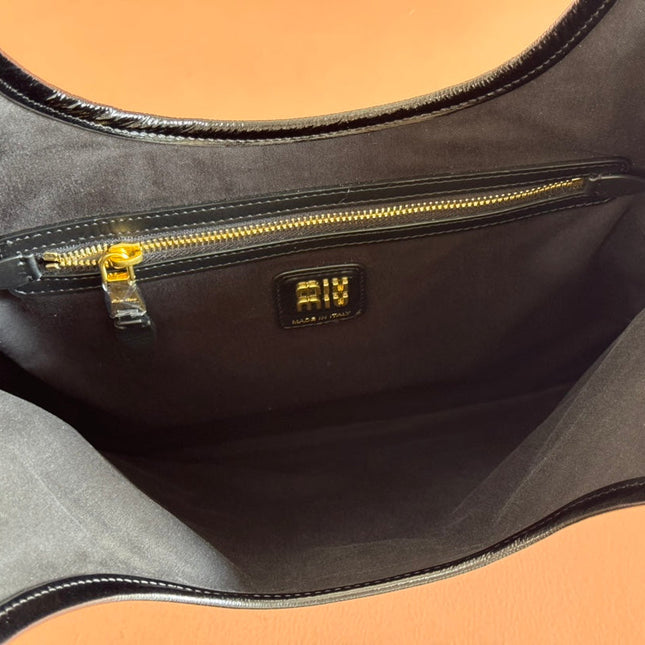 IVY 40 TOTE IN BLACK PATENT CALFSKIN GOLD HARDWARE