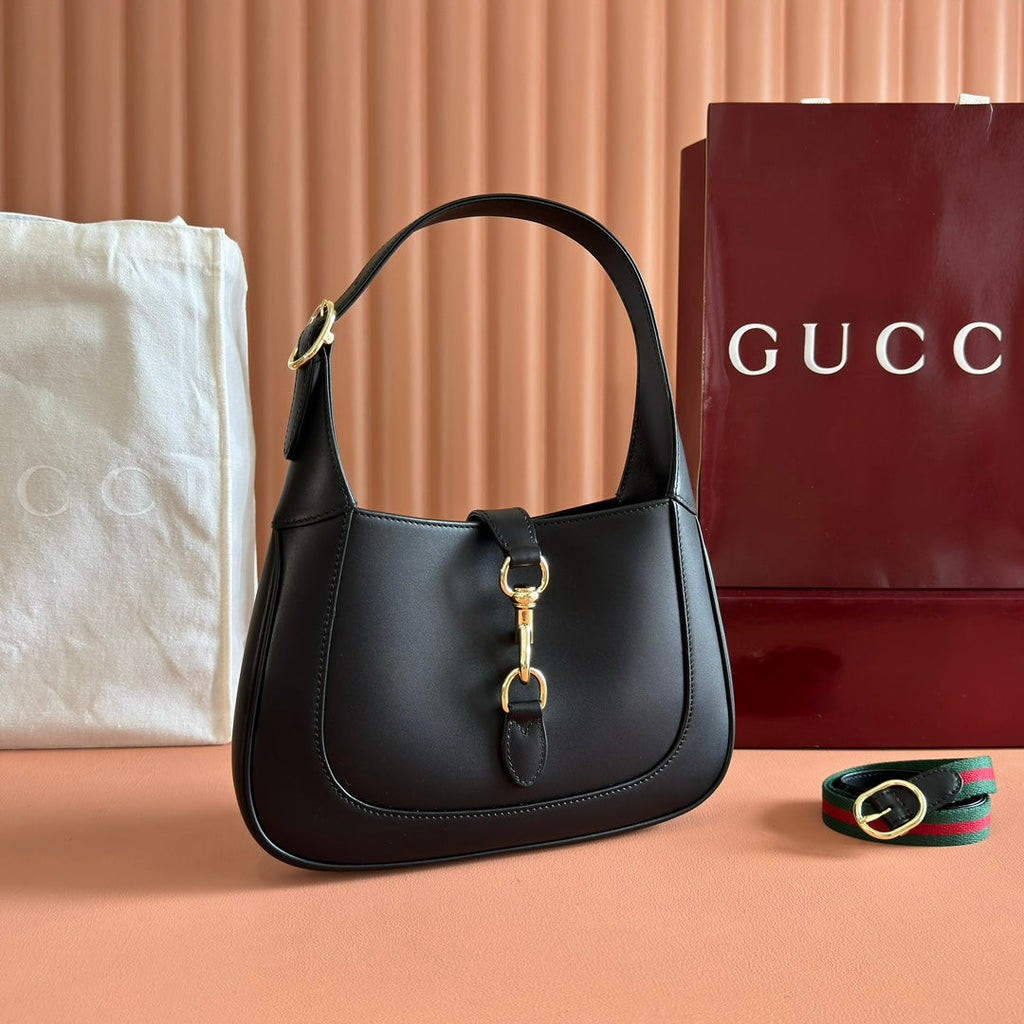 JACKIE SMALL SHOULDER BAG 27 IN BLACK CALFSKIN GOLD HARDWARE