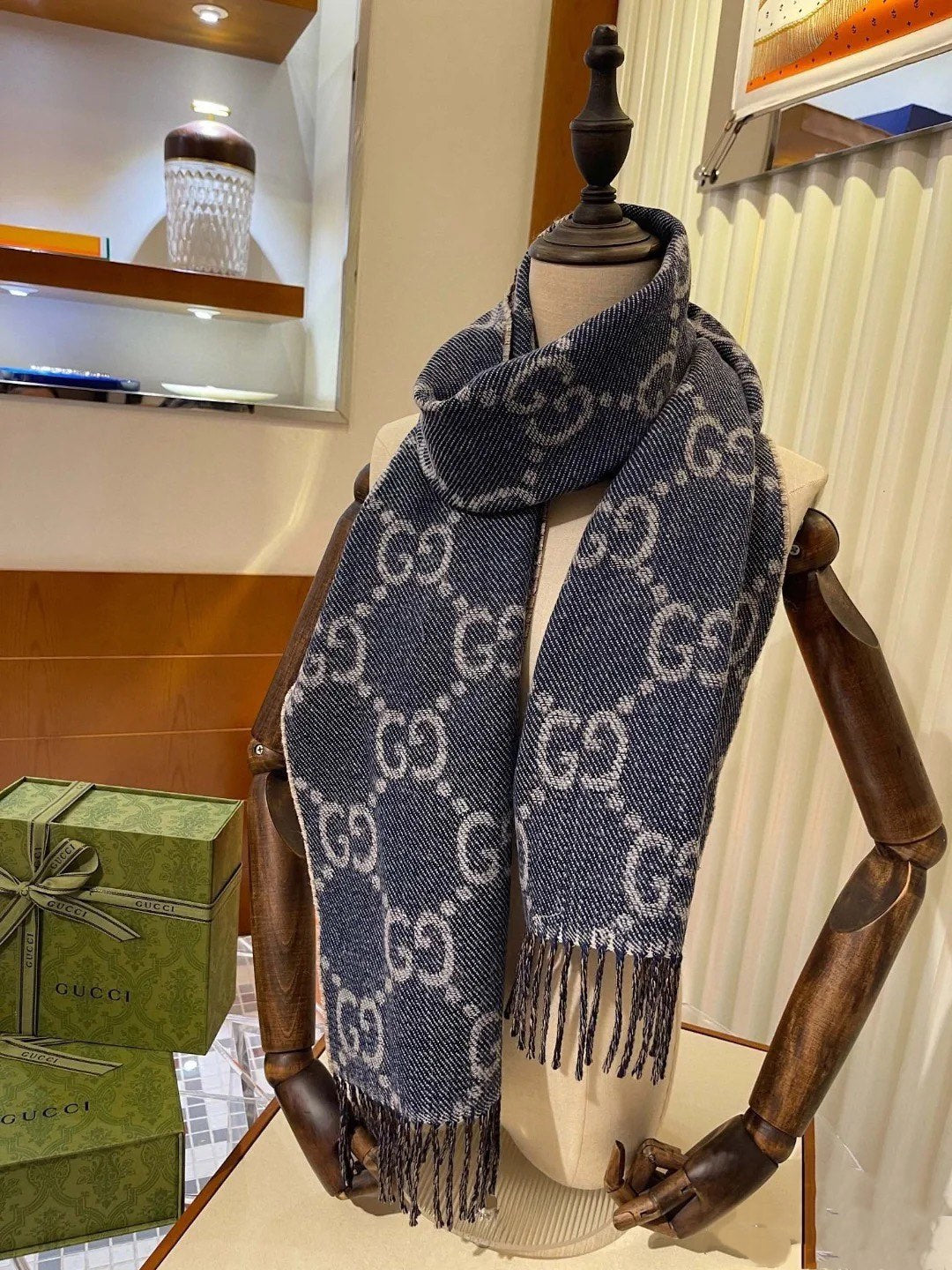 GUCCI 26S SCARF IN CASHMERE 316614