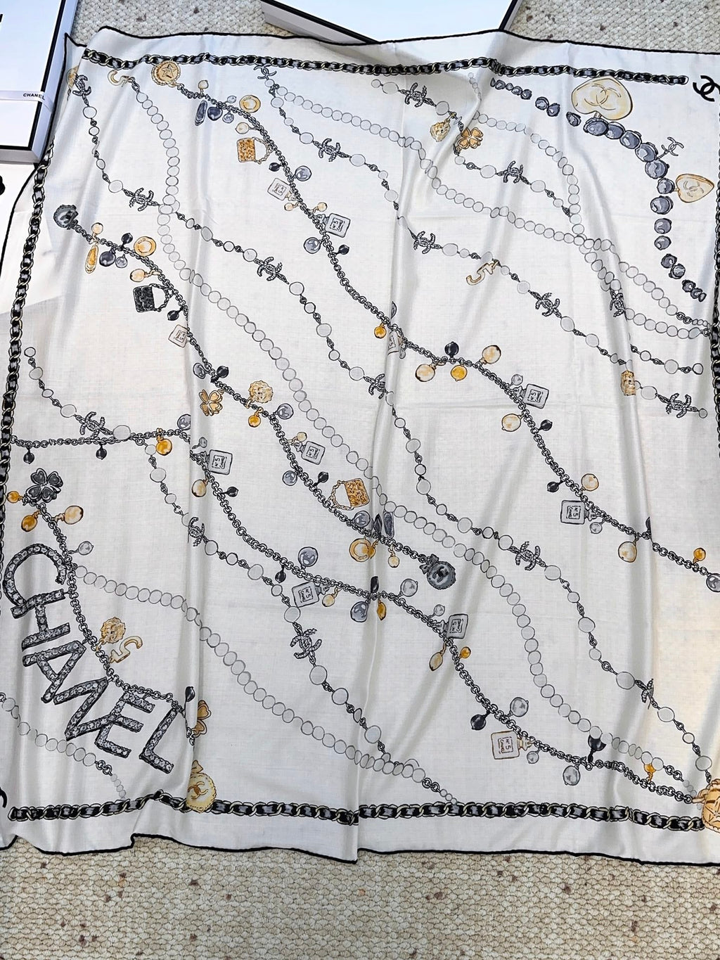 CHANEL 25S SCARF 140 CM IN CASHMERE SILK 943929
