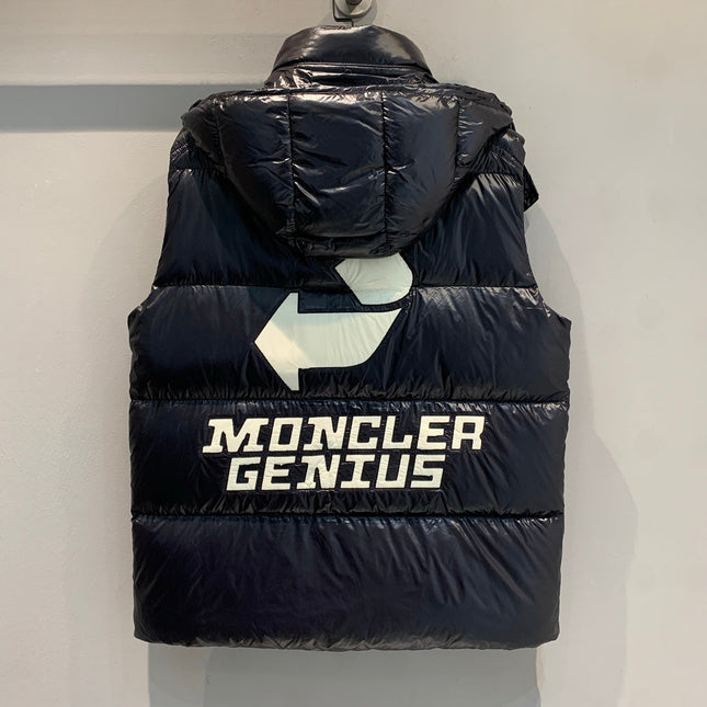 MONCLER 25S SLEEVELESS JACKET 372