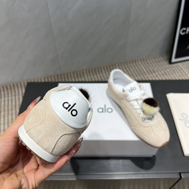 ALO 25S SUNSET SNEAKER IN BEIGE SUEDE WITH PUFF CHARM