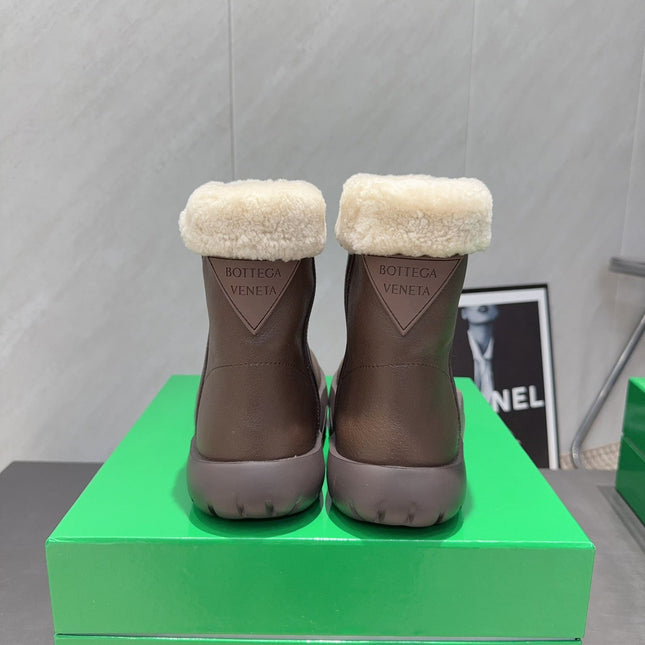 BOTTEGA VENETA 26S FUR-LINED ANKLE BOOTS IN DARK BROWN CALFSKIN AND WHITE WOOL