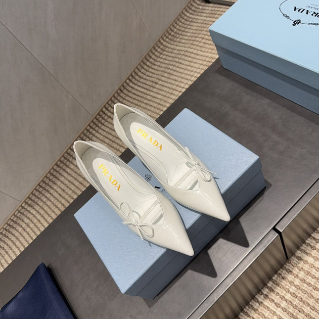 PRADA 26S POINTED TOE HEELS 75MM IN WHITE CALFSKIN WITH BOW