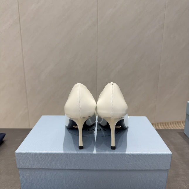 PRADA 26S POINTED TOE HEELS 75MM IN WHITE CALFSKIN WITH BOW