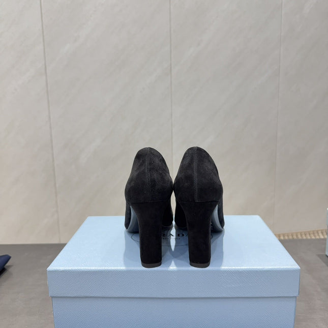 PRADA 26S SQUARE TOE HIGH HEELS 85MM IN BLACK SUEDE WITH LOGO